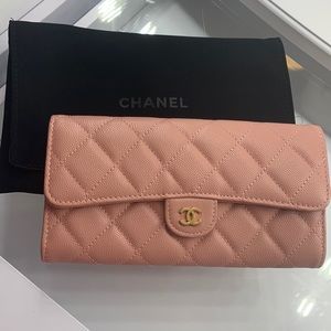 Wallet pretty pink not authentic!